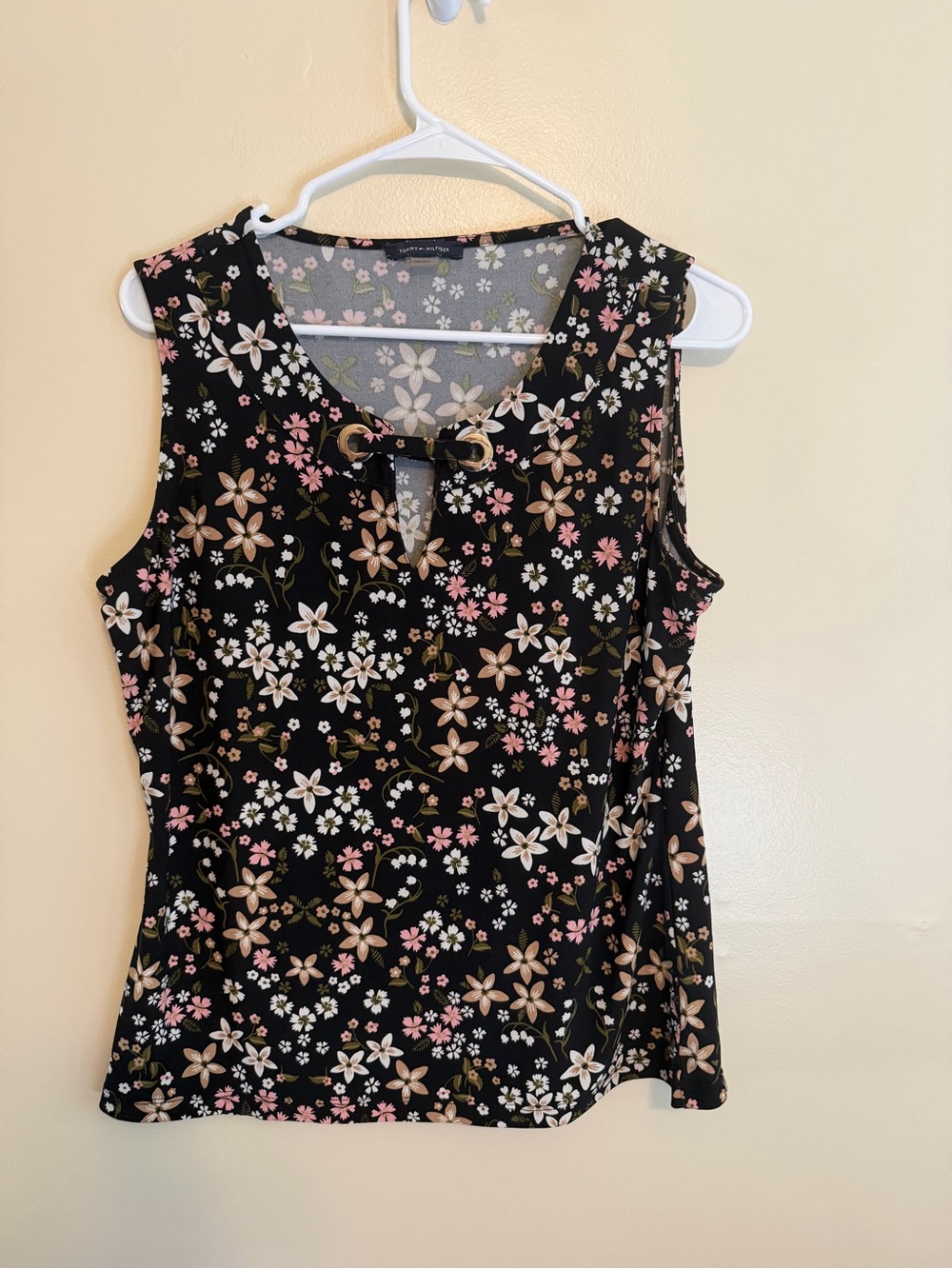 Tommy Hilfiger Black Floral Eyelet Keyhole Sleeveless Top